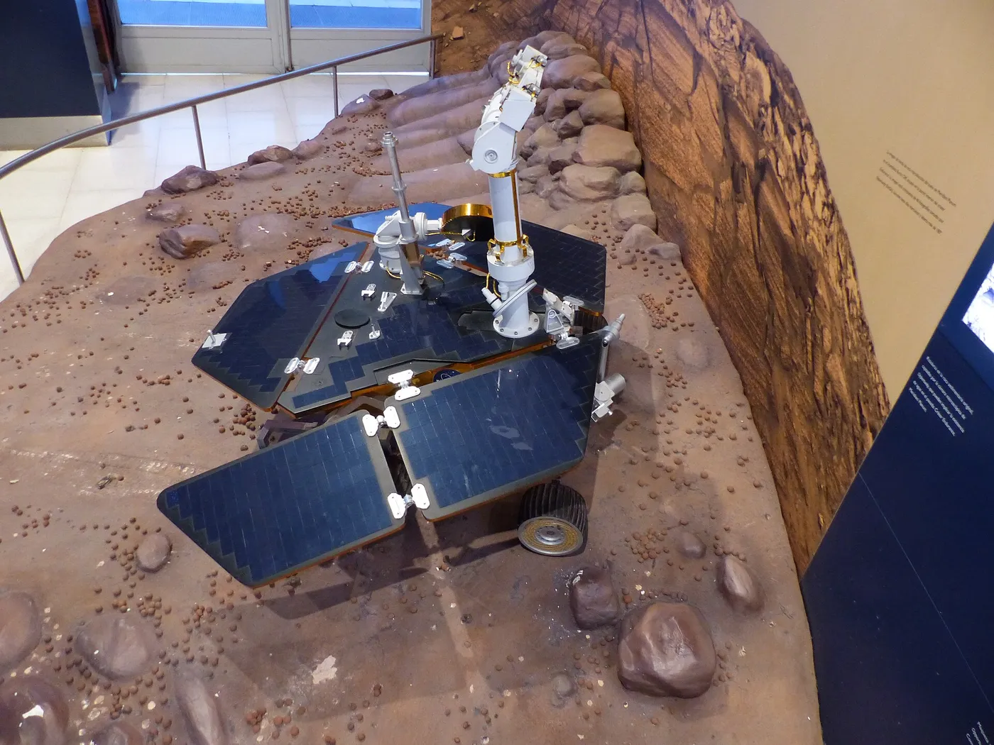 Maqueta del Spirit rover del planetario de Madrid.