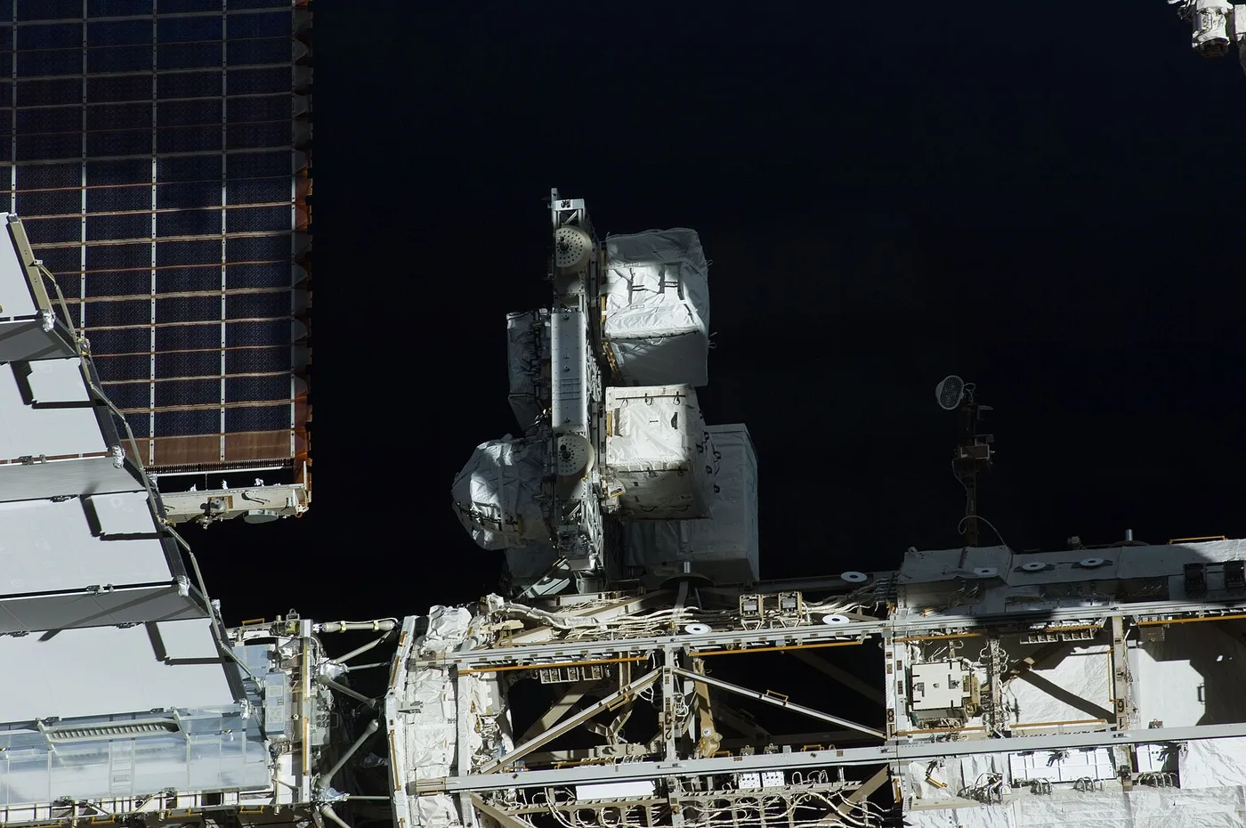 S129E010078 Exterior view of the ISS taken as Atlantis departs at the end of the Mission DPLA 07f1af08b94efeb8c00b9c7ca371f077
