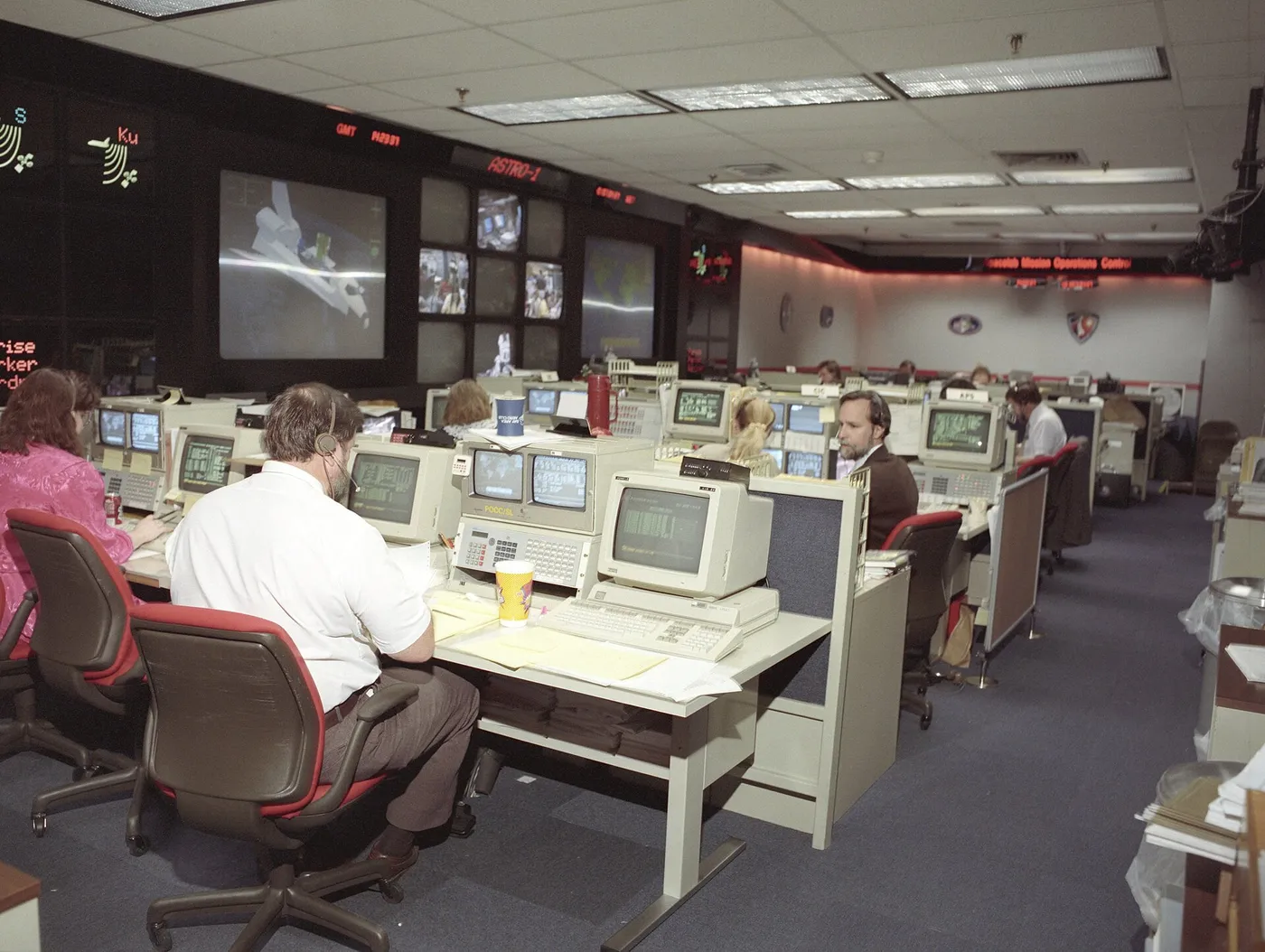 Payload Operations Control Center during STS 35
