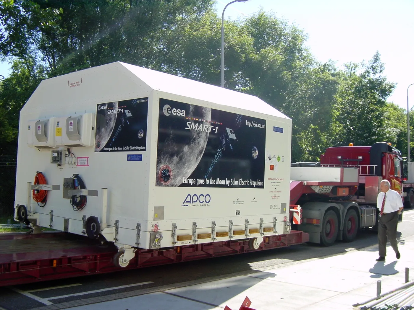 The SMART 1 spacecraft leaves ESTEC