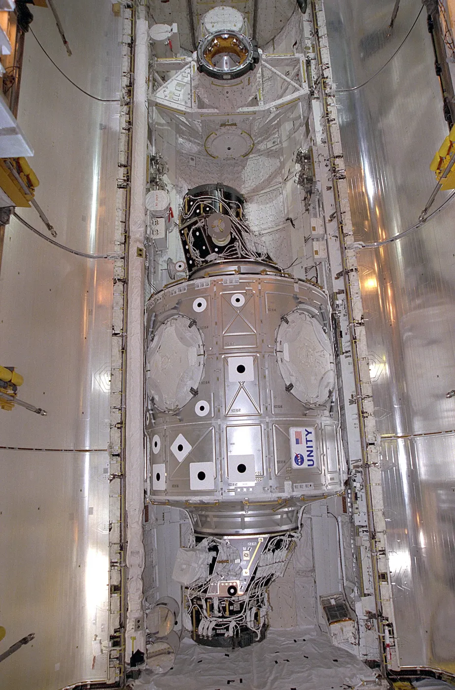 Unity Module in the Payload Bay for STS 88 000825