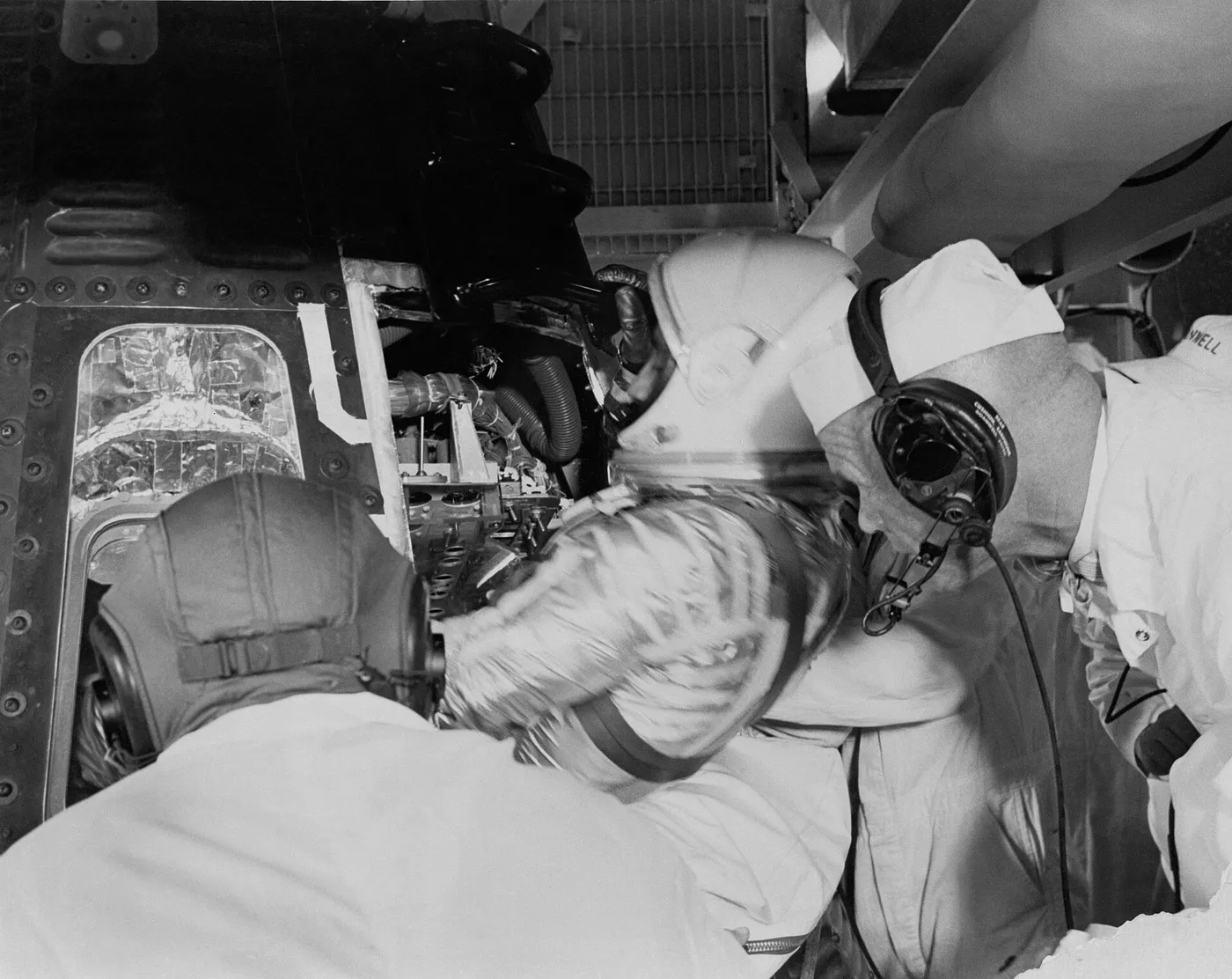 Astronaut Grissom climbs into Liberty Bell 7 capsule to begin MR 4 mission
