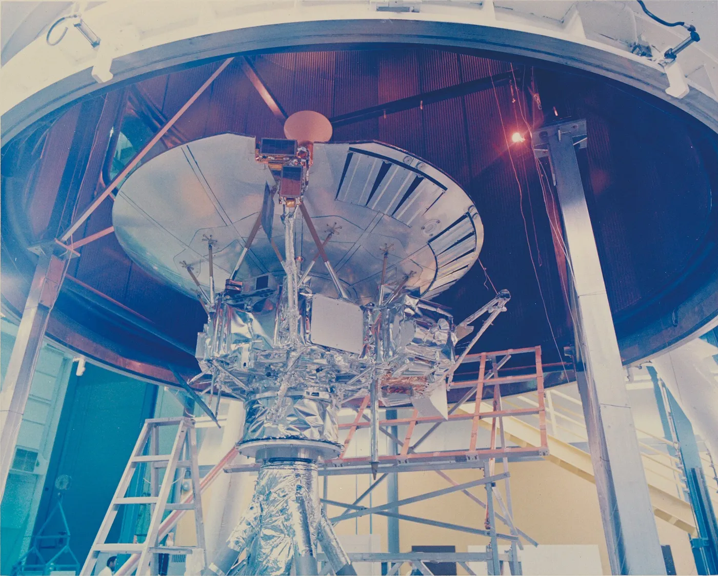 Pioneer F/G spacecraft thermal model