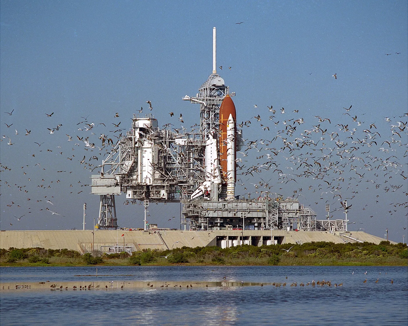 STS 27 Rollout 000659