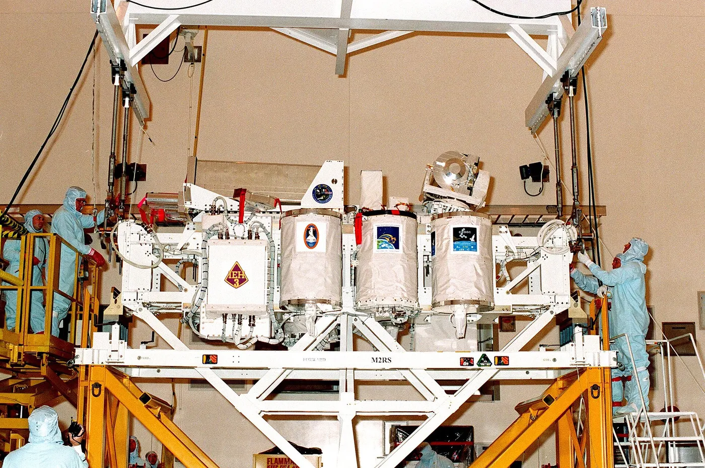 IEH 3 and GAS Cans are prepared prior to STS 95