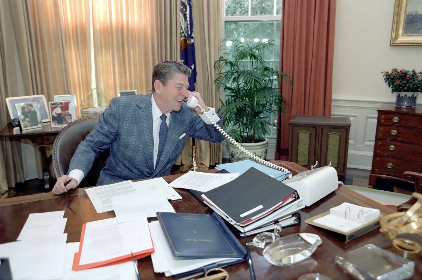 President Making a Telephone Call to Space Shuttle in Oval Office DPLA a35c8c112b918d17612247c99ab33429
