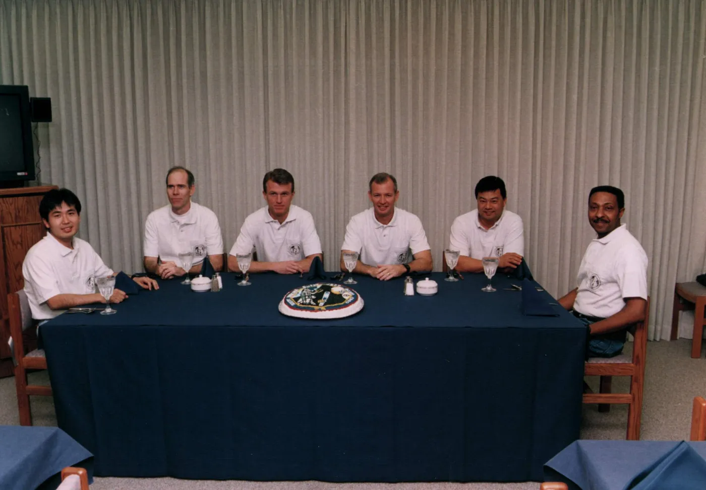 STS 72 preflight breakfast