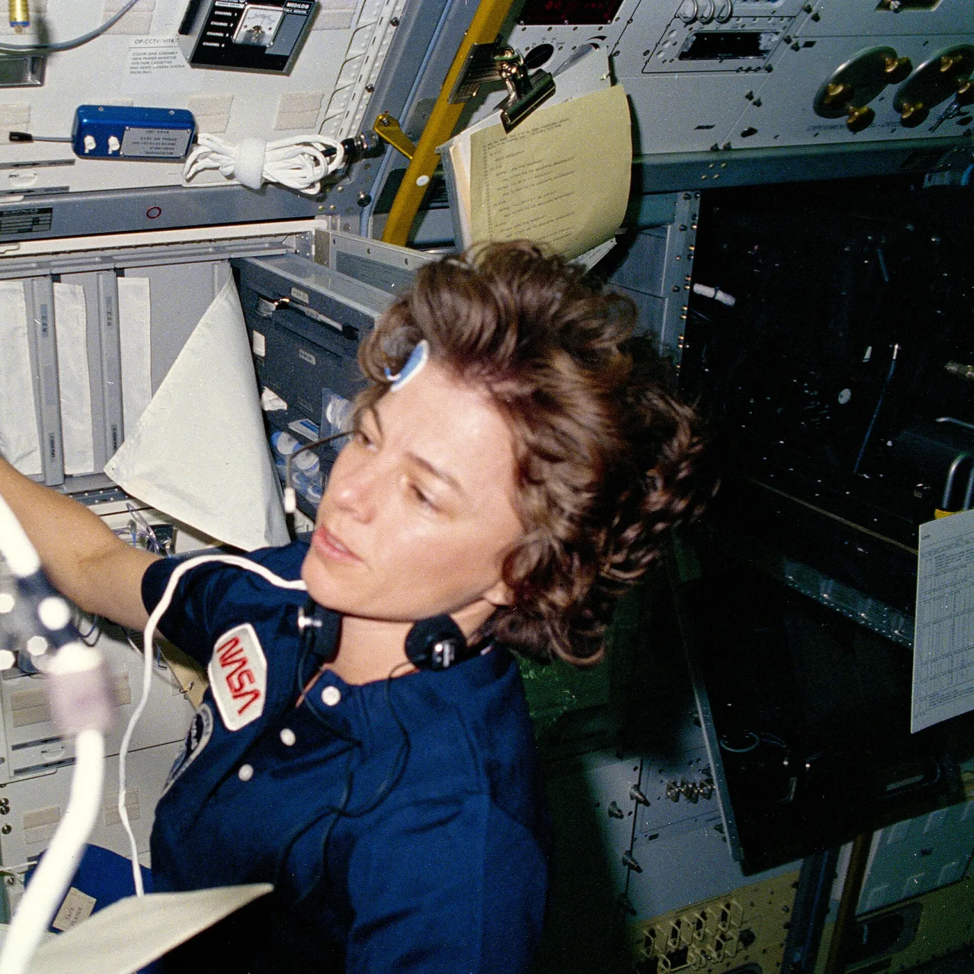 61a 18 001a Astronaut Bonnie Dunbar preparing to perform bio medical test
