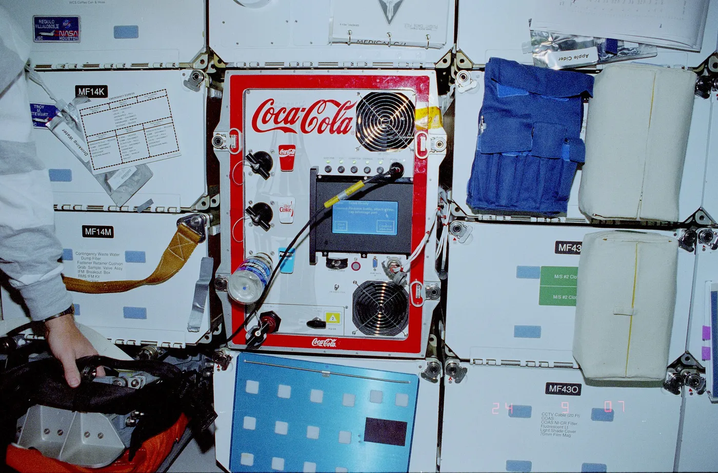 Fluids Generic Bioprocessing Apparatus (FBGA) 2 on the Endeavour's middeck