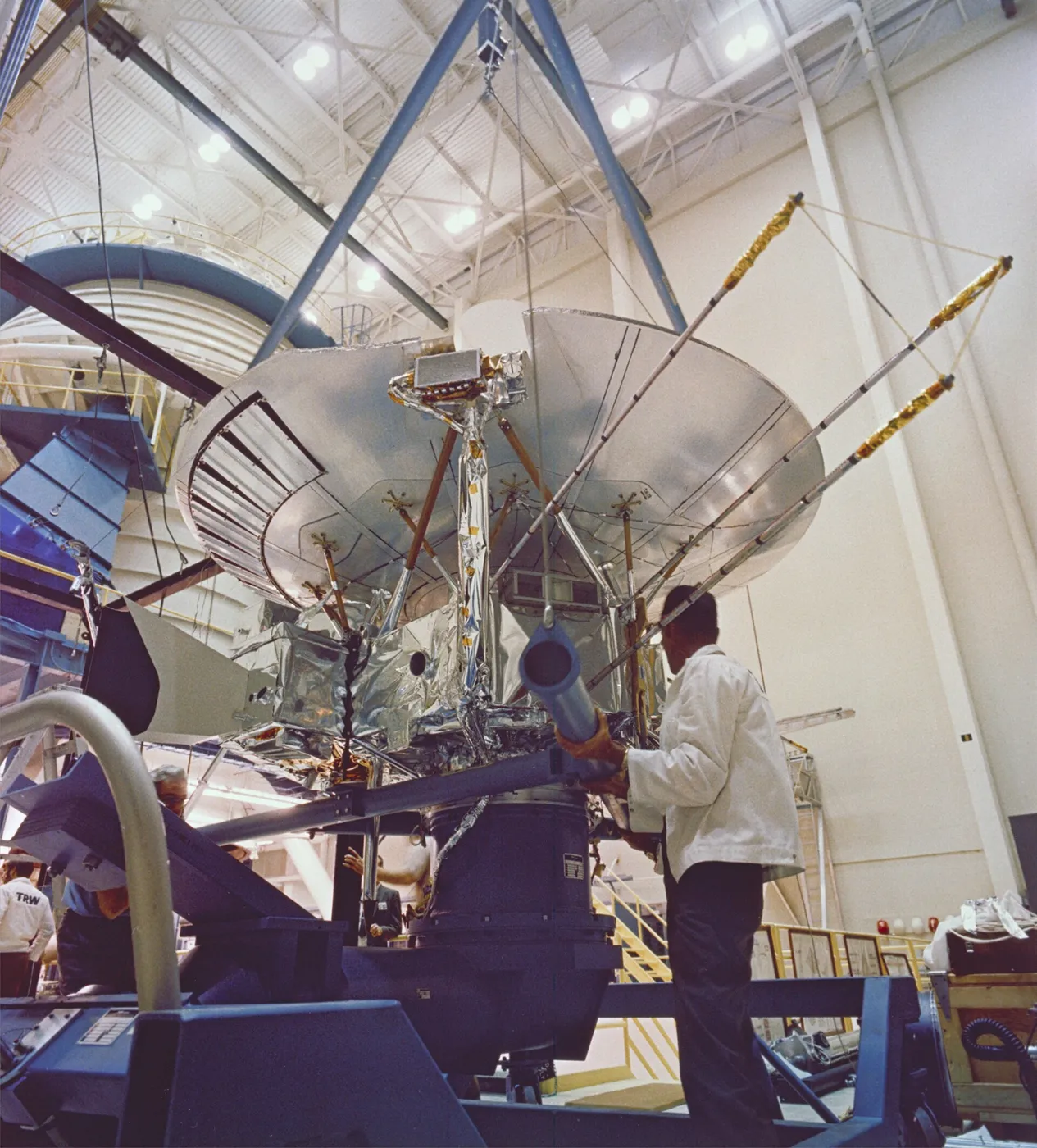 PIONEER 10 SPACECRAFT FINAL ASSEMBLY AT TRW (TRW SYSTEMS GROUP, REDONDO BEACH, CALIFORNIA DESIGNED AND FABRICATED THE PIONEER SPACECRAFT)
