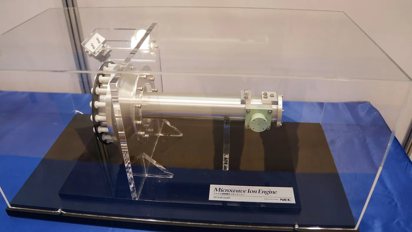 NEC マイクロ波放電式イオンエンジン（1/1スケール）。 15年7月4日 神戸国際会議場でのHYOGO-KOBE 宇宙博にて。