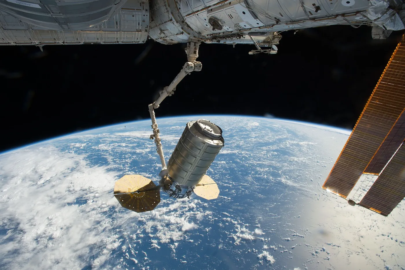 Cygnus 7 captured by Canadarm2