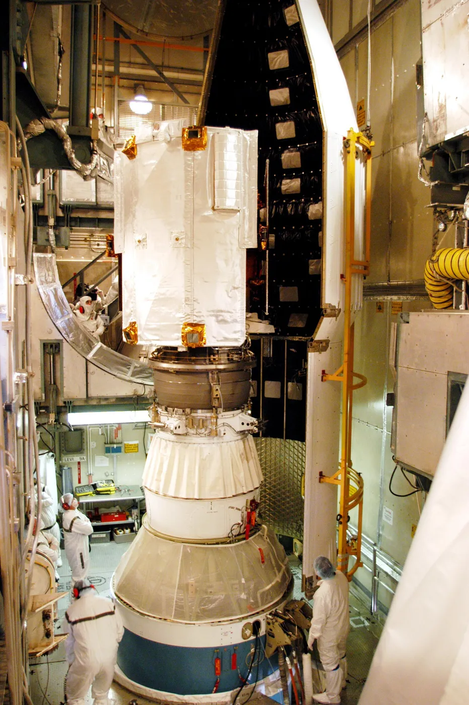 Delta II H fairing installation around MESSENGER spacecraft