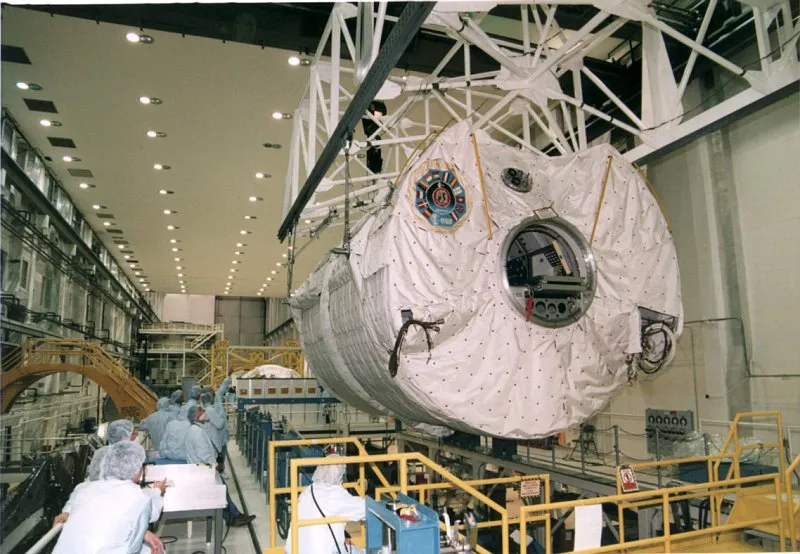 Spacelab-Mir Module Lift in Operations and Checkout Building
