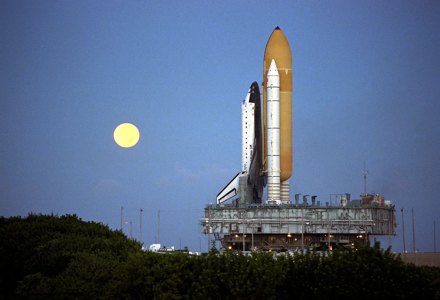STS 86 Rollout 000799