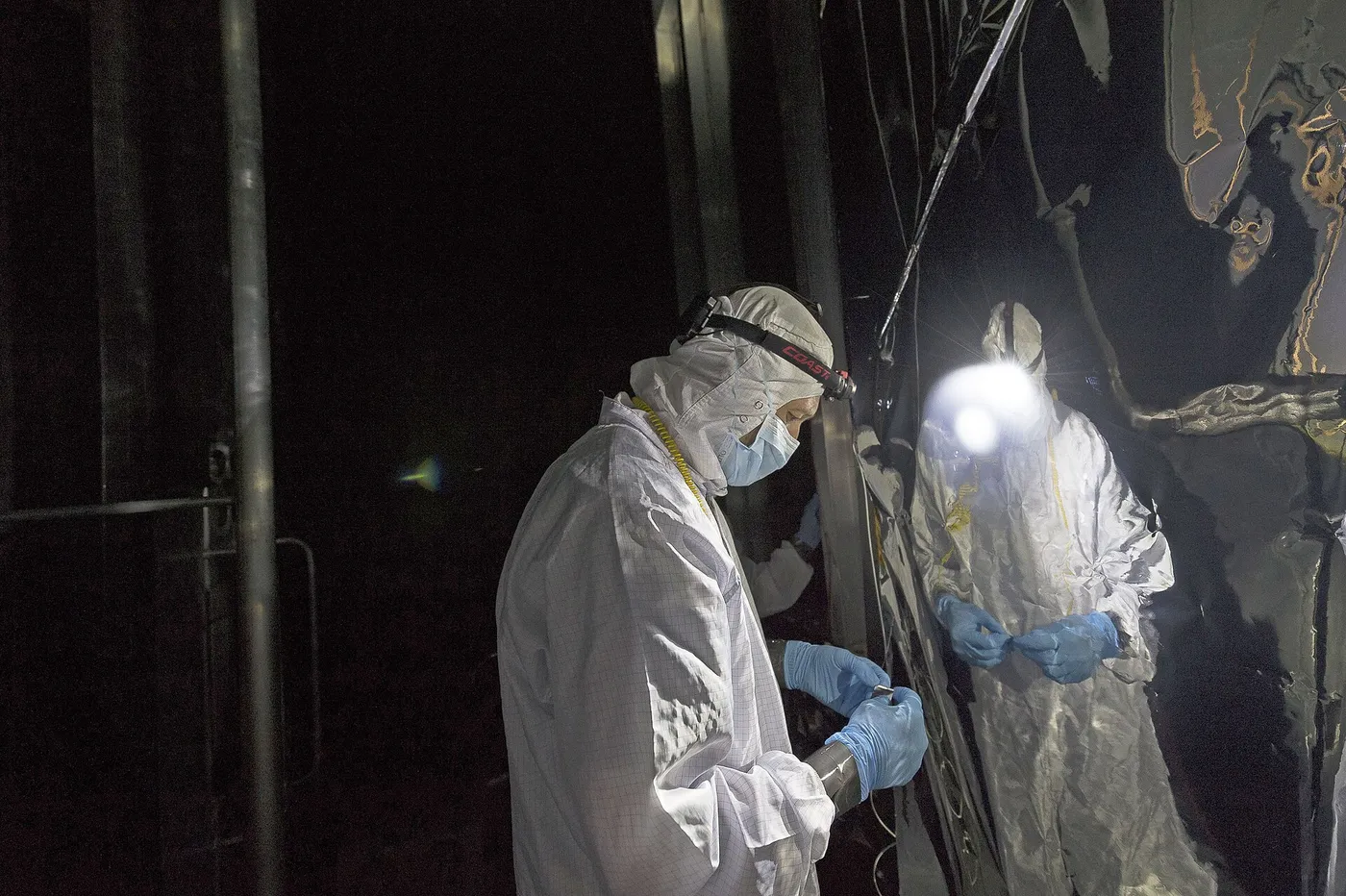 Checking on Chamber A's Helium Shroud
