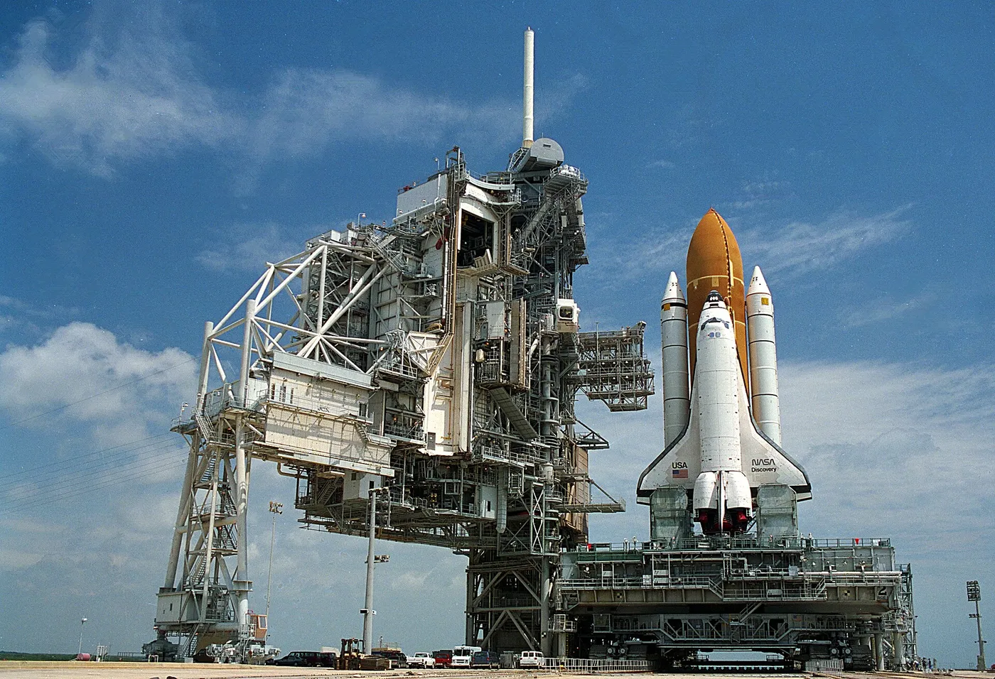 STS 70 Rollout 000974