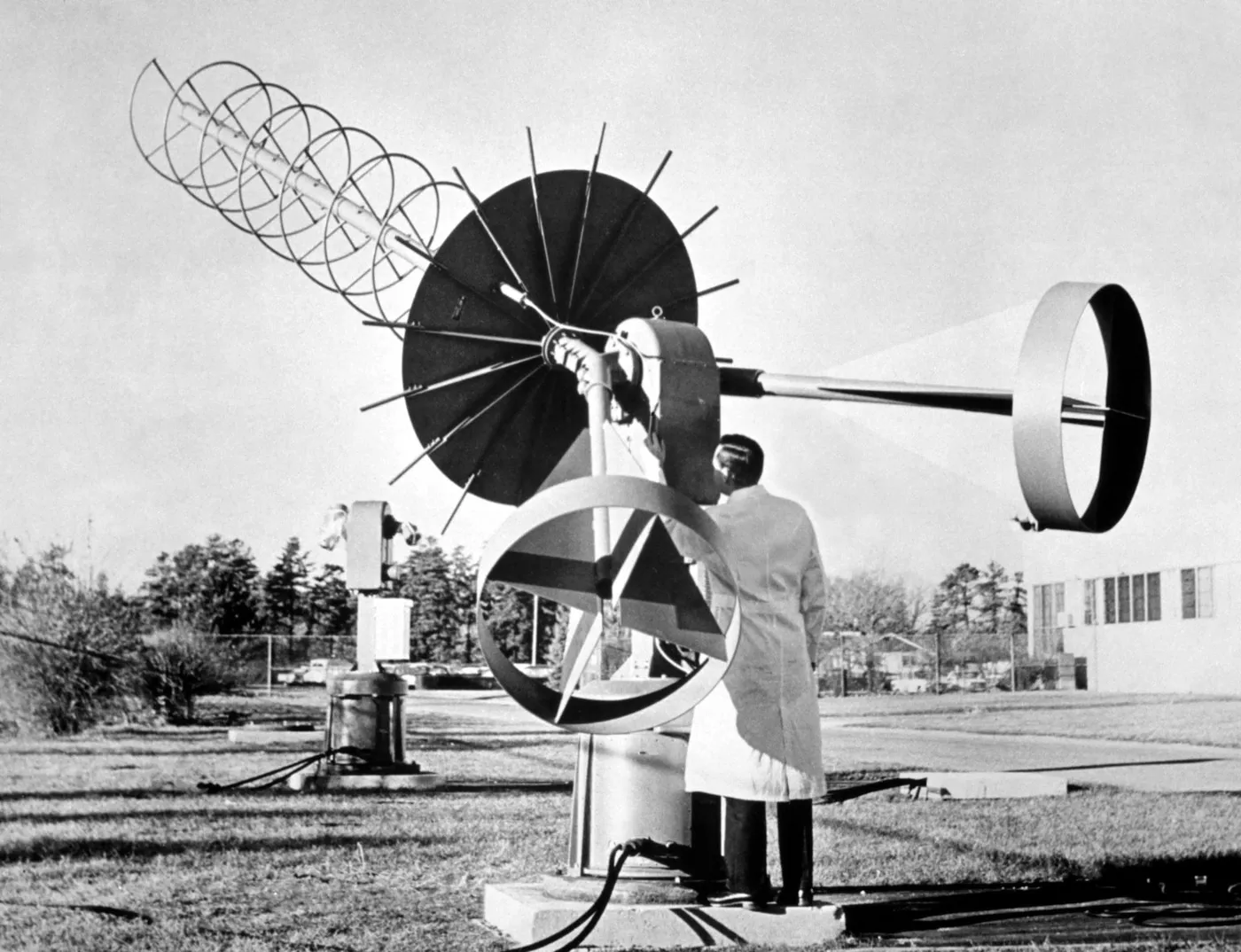 A manual tracking 13 db helix antenna designed to receive images from the Automatic Picture Transmission (APT) system of the TIROS weather satellite.