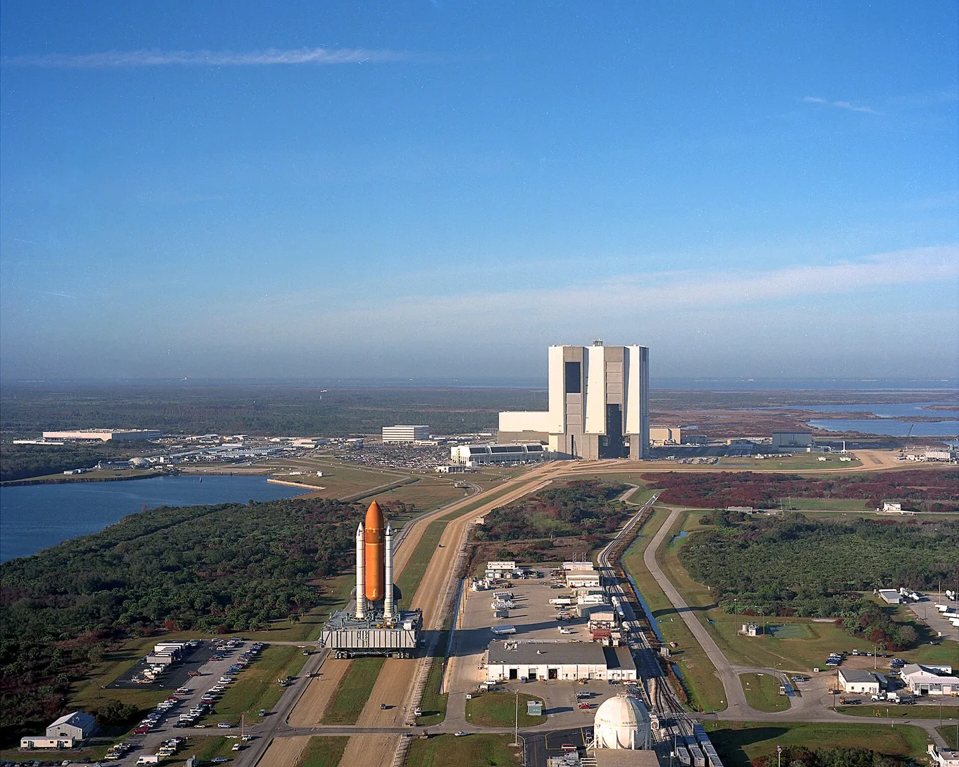 STS 36 Rollout 000680