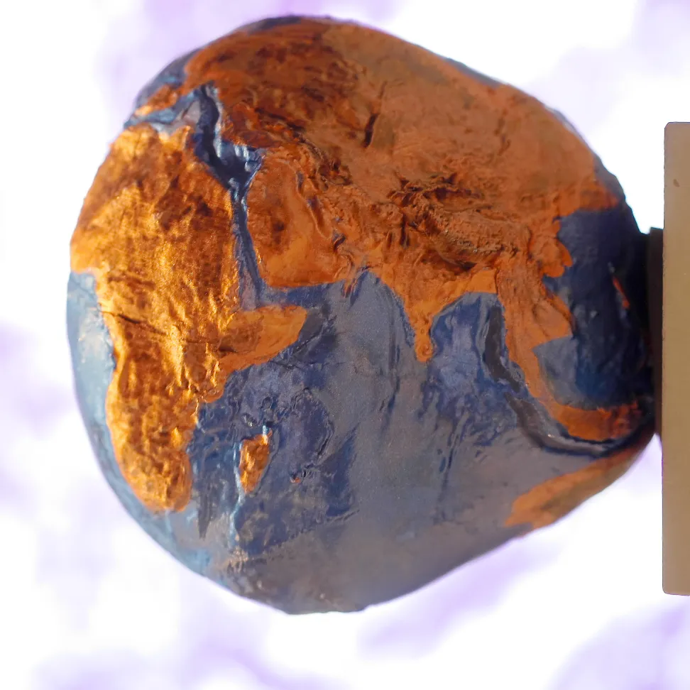 Dreidimensionales Modell der "Potsdamer Kartoffel" (2017) mit einer 15000-fach überhöhten Darstellung des Geodids, Deutsches GeoForschungszentrum in…