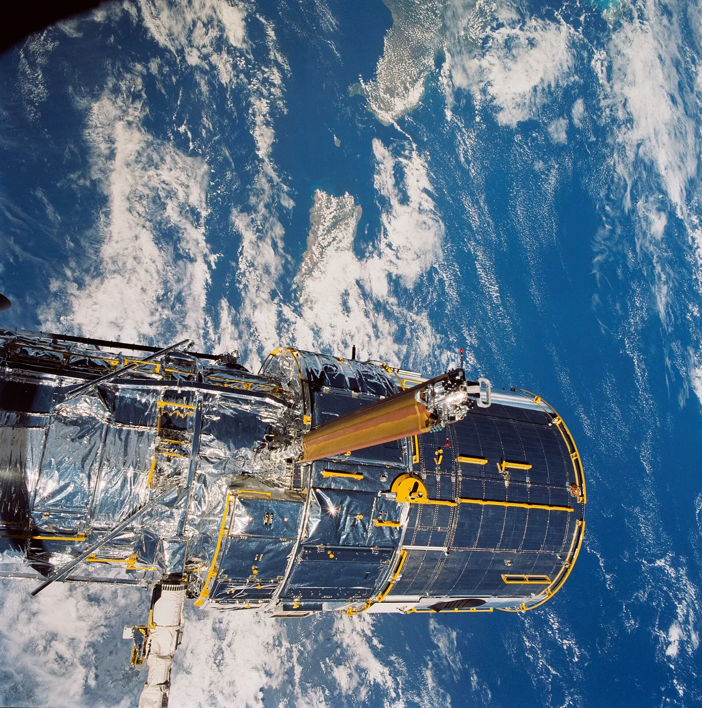 Hubble in Discovery's payload bay before deployment, STS-31