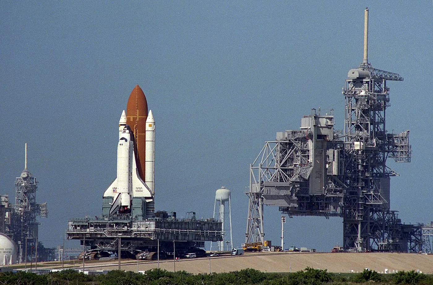 STS 61 Roll Around 000757