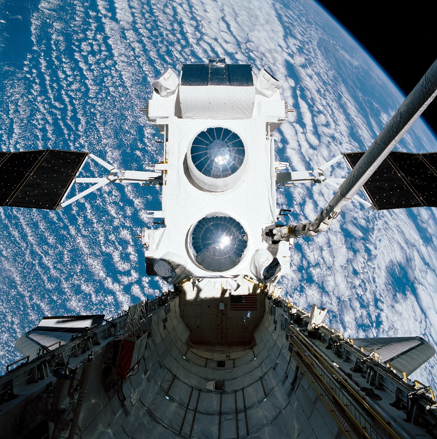 Gamma Ray Observatory grasped by Atlantis' Canadarm