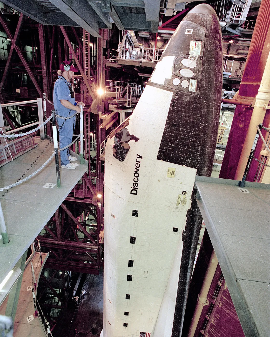 Discovery heads out of the VAB to Launch Pad 39B
