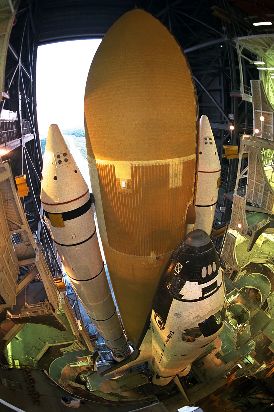 STS 89 Endeavour in VAB