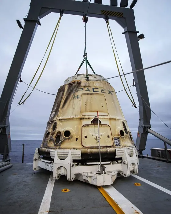This pic from @SpaceX shows #Dragon headed to port loaded with @NASA science experiments and station hardware after splashdown this morning.