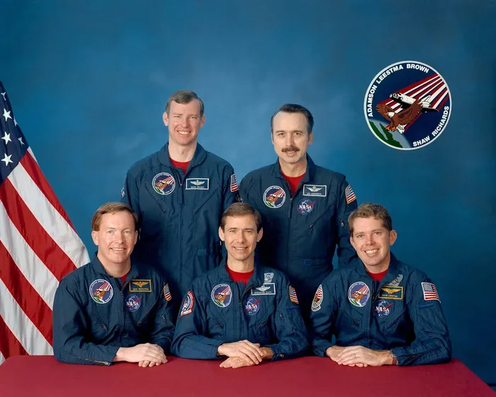 Sts 28 crew