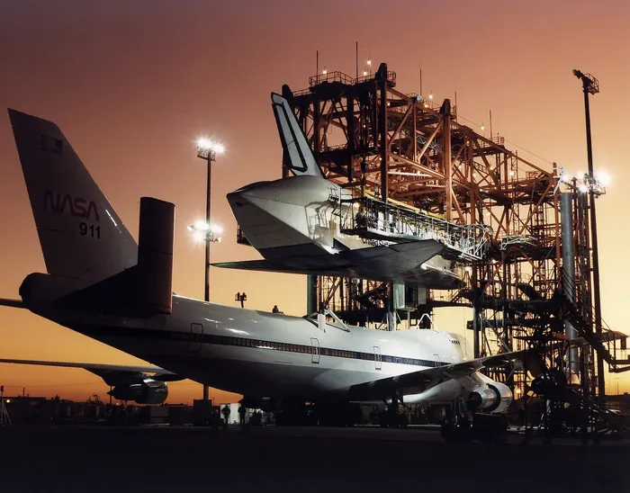 Shuttle mate demate facility