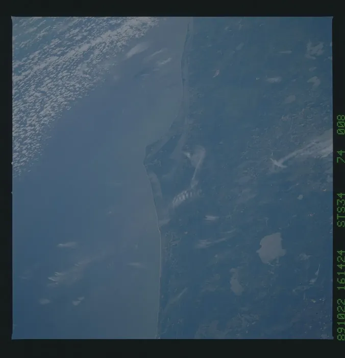 S34 74 008 STS 34 earth observations DPLA 7fb6ef7d4cf9481d9d910a138087b6a9