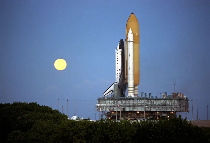 STS 86 Rollout 000799