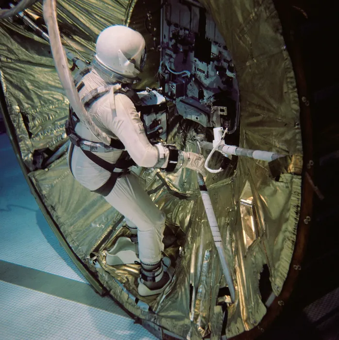 GEMINI TITAN 12 ASTRONAUT TRAINING UNDERWATER FOOT PLATES MD