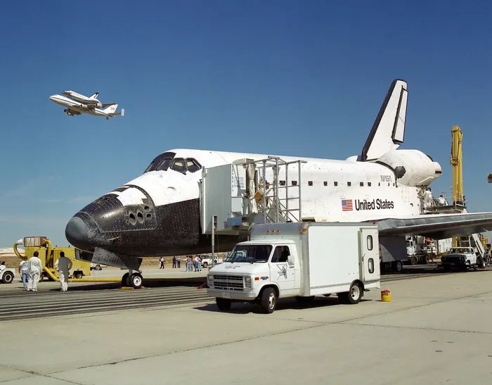 Endeavour with Columbia Ferry Flyby 001996