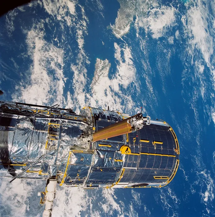 Hubble in Discovery's payload bay before deployment, STS-31