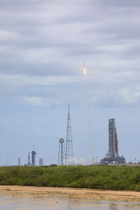 Artemis I, Crew 4, & Starlink Rockets on the Pad