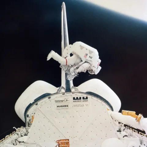 STS 41 B EVA