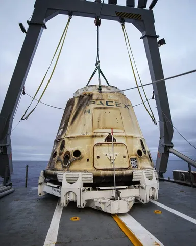 This pic from @SpaceX shows #Dragon headed to port loaded with @NASA science experiments and station hardware after splashdown this morning.