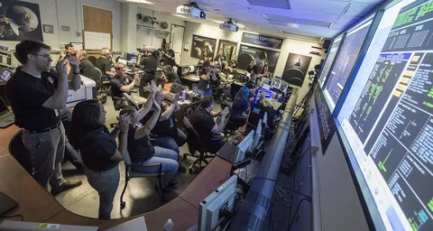 15 150 NasaTeam NewHorizonsCallsHomeAfterPlutoFlyby 20150714