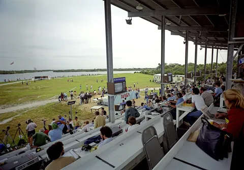 CAPE CANAVERAL, Fla. -- Minutes before STS-9 launch, nearly 1,000 news media representatives gather at the Press Site to prepare for coverage of the…