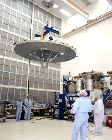 Wake Shield Facility in Hangar AE prior to STS 80