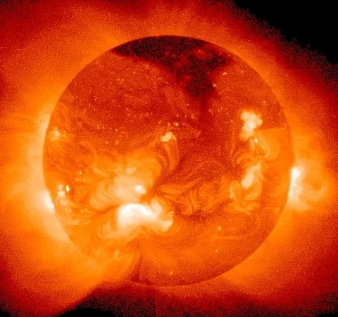 Ritaglio dell'img Immagine:Sun in X-Ray.png, presente su commons, da utilizzare per il {{Sole}}