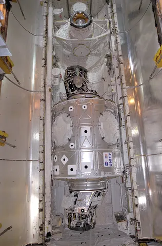 Unity Module in the Payload Bay for STS 88 000825