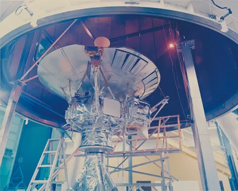 Pioneer F/G spacecraft thermal model
