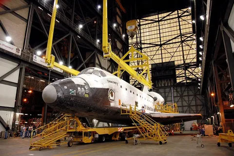 Discovery prepped for vertical lift prior to