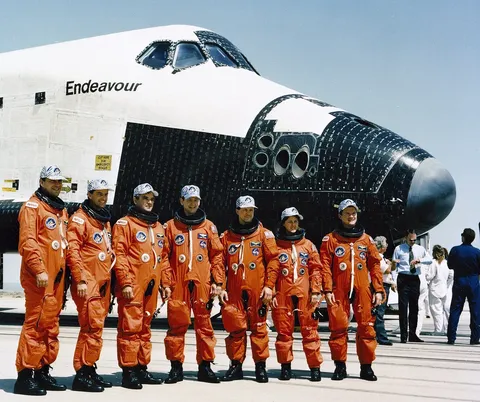 STS 49 crew