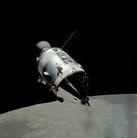 Apollo 17 : the Command Module photographed from the Lunar Module at rendezvous