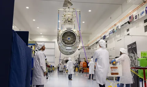 NG 23 Spacecraft Lift in SSPF
